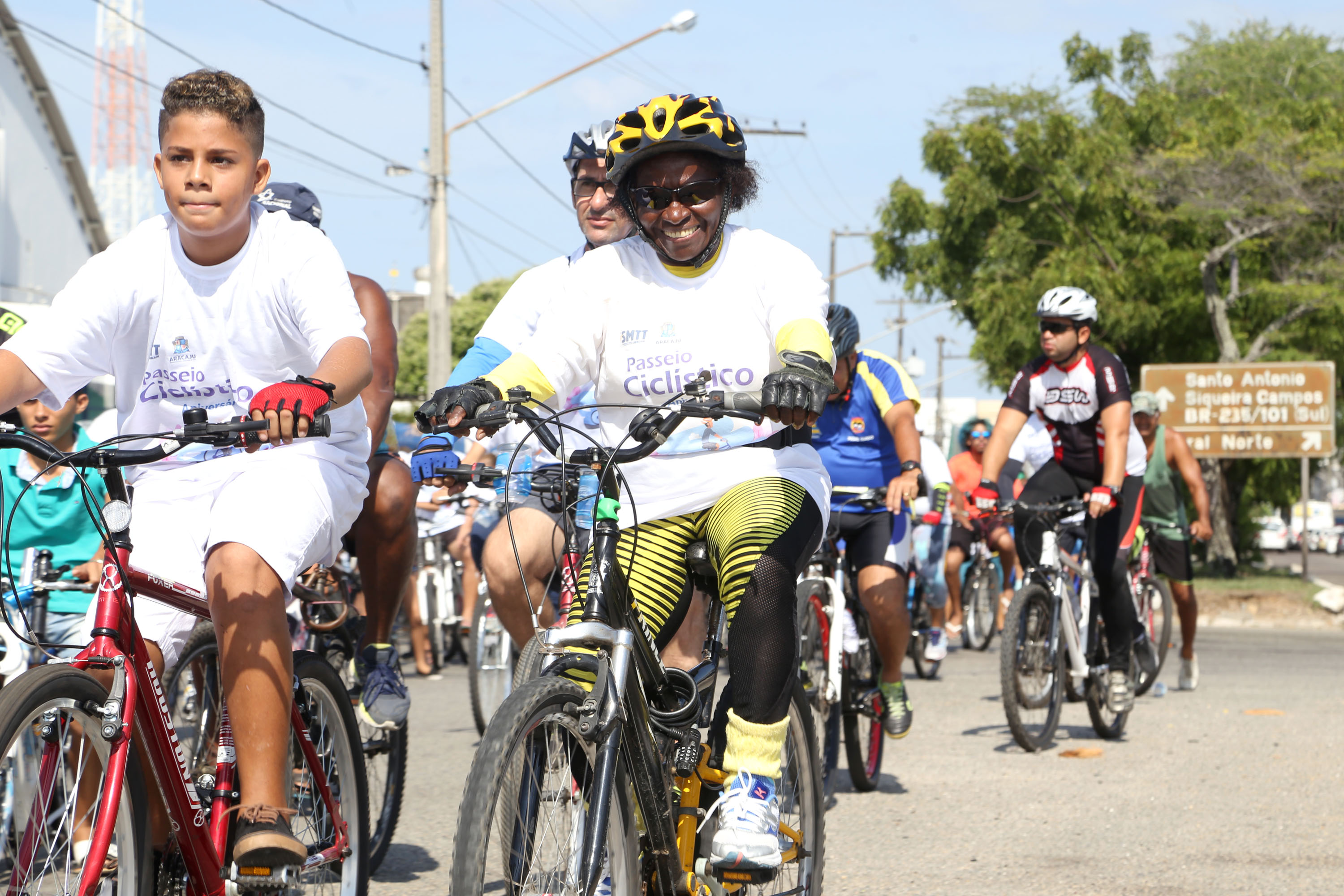 Passeio ciclístico em homenagem aos 163 anos de Aracaju atrai grande público - SMTT Aracaju